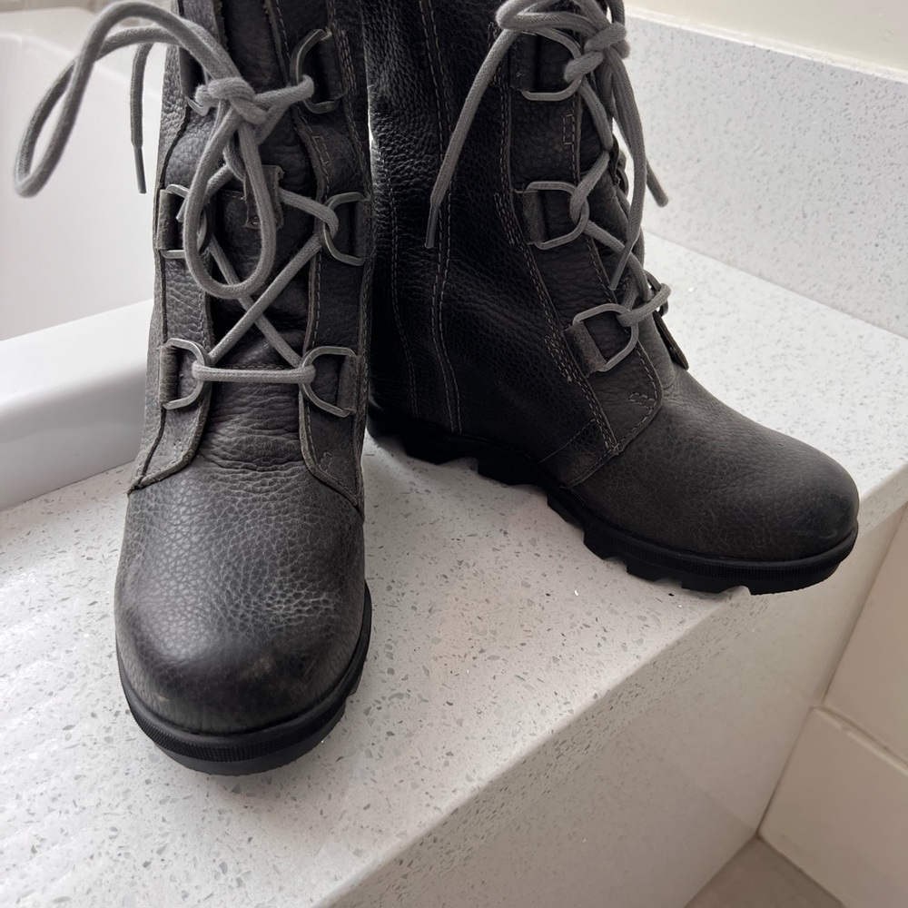 Sorel leather grey Lace-Up Ankle Boots with Sturdy Sole